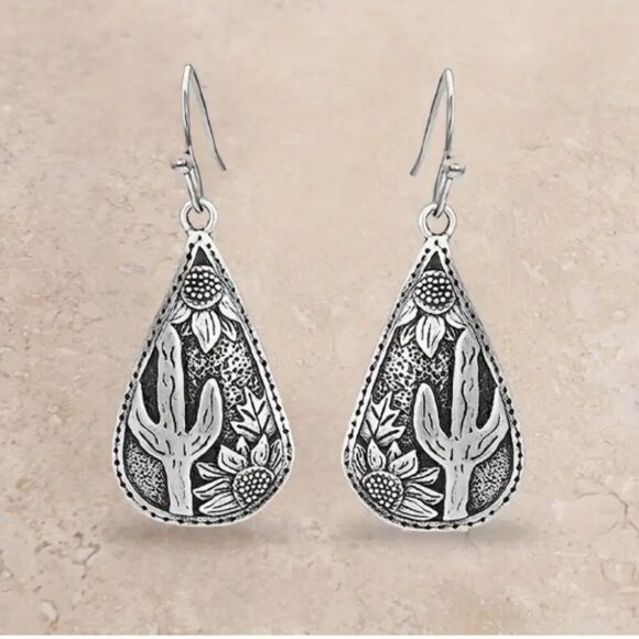 Silver plated Western Earrings -oval drop - new - boho - Picture 1 of 3